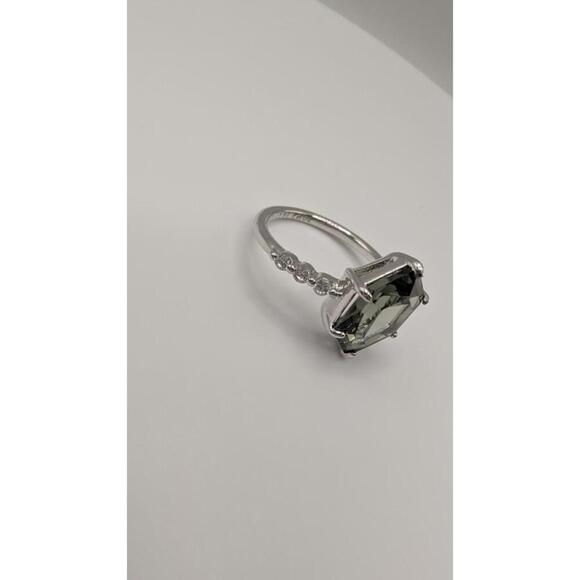 Elegant Hexagon Cut Silver Ring with Unique Stone Size 6 - Picture 8 of 9